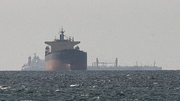 Αργή και αβέβαιη η επανεκκίνηση της λειτουργίας των Στενών του Ορμούζ