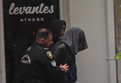 Θρίλερ με τη νεκρή γυναίκα: «καβγαδίσαμε, ανέβηκε στον πάνω όροφο και έπεσε» ισχυρίστηκε ο 45χρονος ιταλός που