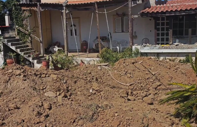 Θρίλερ στον μαραθώνα: σε αυτό το σημείο φέρεται να έθαψε τη μητέρα της για να παίρνει τη σύνταξή της