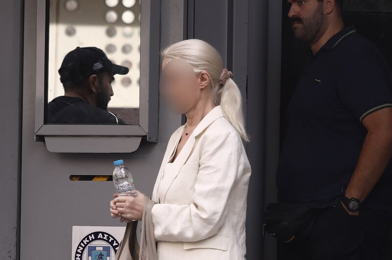 Αρνείται τα πάντα η γιατρός για τον θάνατο του γιώργου μαζωνάκη - ξεκίνησε η απολογία του συζύγου της