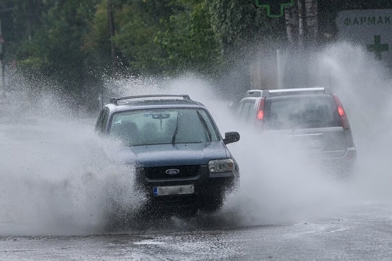 Βροχές και καταιγίδες με σημαντική πτώση της θερμοκρασίας - πού θα είναι ισχυρά τα φαινόμενα