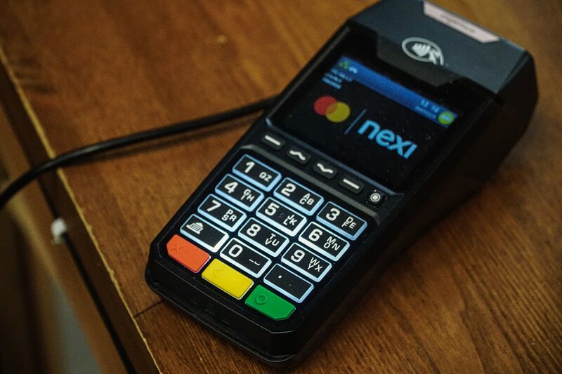 Πρόστιμα από την ααδε για μη διασύνδεση pos και ταμειακών
