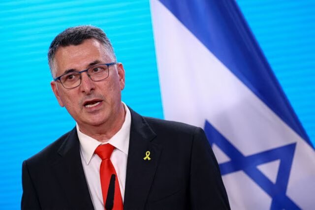 Ο σάαρ επισκέπτεται δεξιούς συμμάχους στη λατινική αμερική
