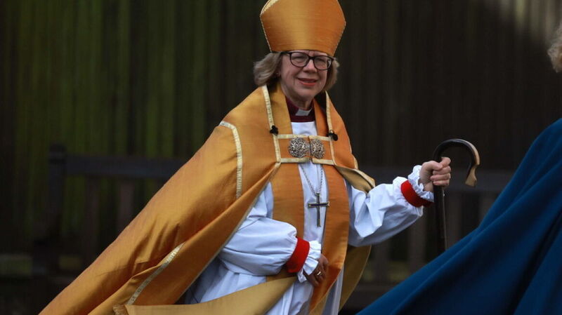 Ιστορική στιγμή για την Εκκλησία της Αγγλίας: Ενθρονίστηκε η πρώτη γυναίκα Αρχιεπίσκοπος του Καντέρμπουρι