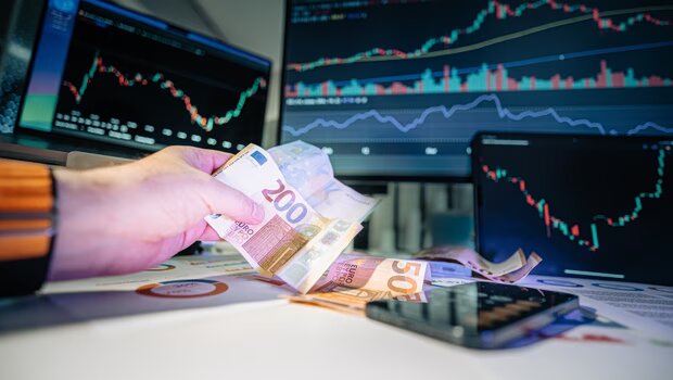 «σοσιαλισμός ή καθολικό εισόδημα» - ο οικονομολόγος νουριέλ ρουμπινί βλέπει θετικά την αι