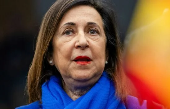 Ισπανία κατά Τραμπ: Δεν βλέπει κανένα νόημα σε έναν αμερικανικό ναυτικό αποκλεισμό των Στενών του Ορμούζ