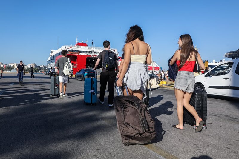 Στα λιμάνια η ελλάδα... στάζει και αναστενάζει