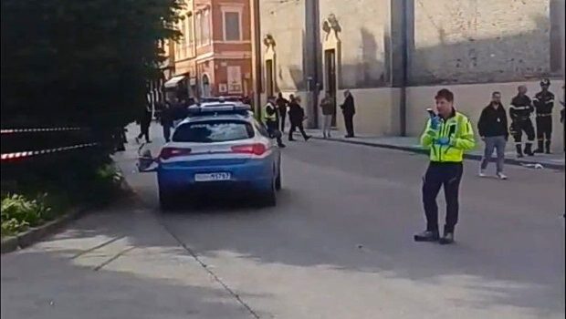 Ιταλία: έκπληξη στη μόντενα – οδηγός παρέσυρε πεζούς με αυτοκίνητο και επιτέθηκε με μαχαίρι