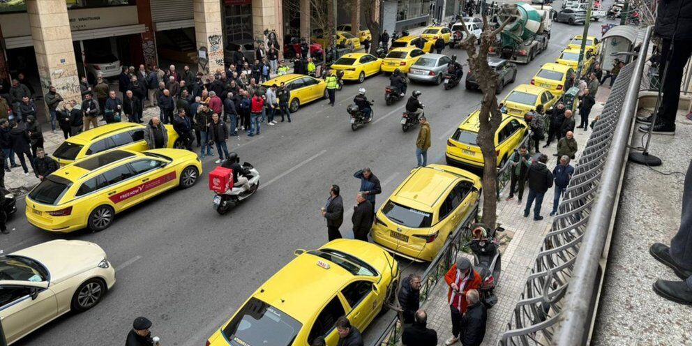 Ταξί: Το κλειστό επάγγελμα που αντιστέκεται στην αλλαγή της αγοράς