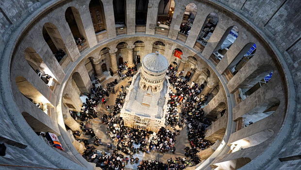 Η τελετή Αφής του Αγίου Φωτός από την Ιερουσαλήμ σε ζωντανή μετάδοση