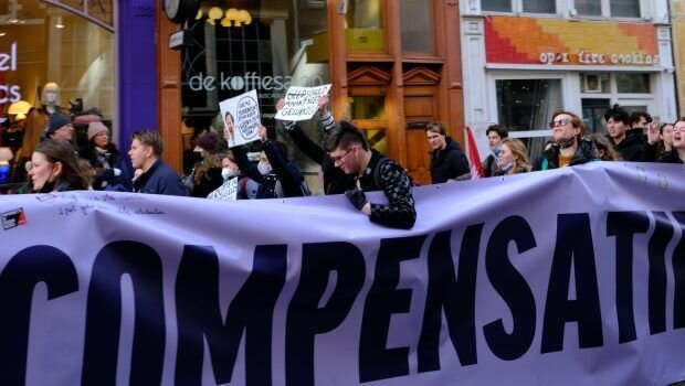 Στο χειρότερο επίπεδο της δεκαετίας τα εργασιακά δικαιώματα στην ευρώπη - πορτοκαλί κάρτα στην ελλάδα