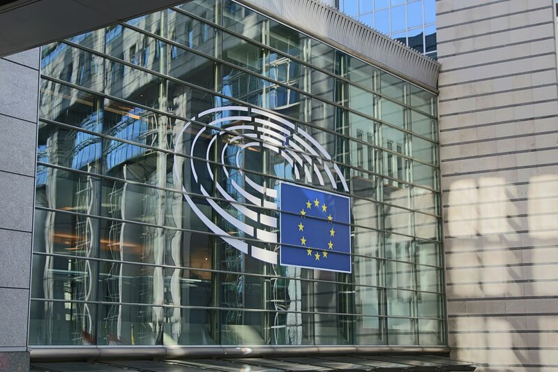 Στόχος deepfake πορνογραφικού περιεχομένου μέσω εφαρμογών «απογύμνωσης» έγιναν 50 ευρωβουλευτές