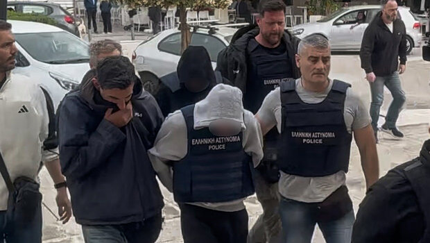 Στον κορυδαλλό οδηγούνται οι τρεις κατηγορούμενοι για τον θάνατο της 19χρονης - το κρίσιμο μισάωρο