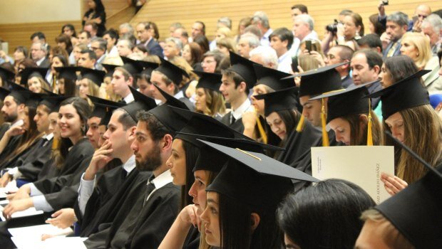 Στον πάτο της εε η ελλάδα σε απορρόφηση νέων πτυχιούχων - μεγάλες διαφορές ανά φύλο και χώρα (γραφήματα)