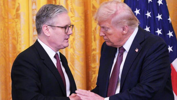 Ο τραμπ απειλεί με «μεγάλο τελωνειακό δασμό» τη βρετανία