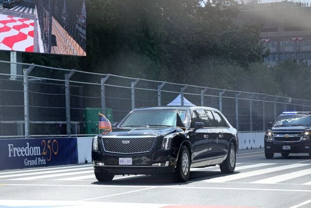 Ο τραμπ κατέβασε την πράσινη σημαία του feedom 250 grand prix