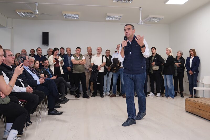 Ο τσίπρας στους αληθινούς παραγωγούς μακριά από «φραπέδες» και «χασάπηδες»