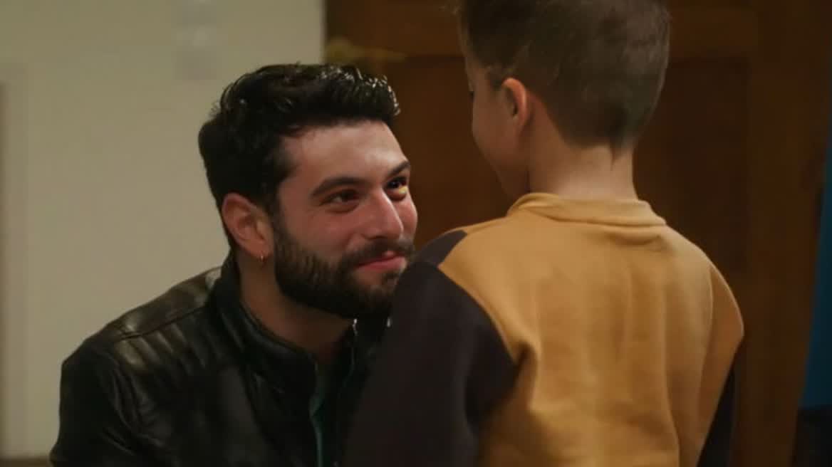 Οι μπαμπάδες αλλάζουν τα ελληνικά σίριαλ: Η κωμωδία κατακτά την TV