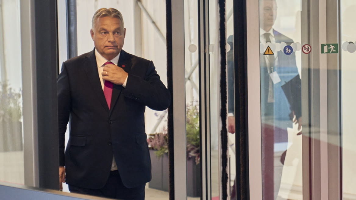 Το «Watergate» της Ουγγαρίας: Σκάνδαλο παρακολούθησης στενεύει τον Όρμπαν πριν τις κάλπες