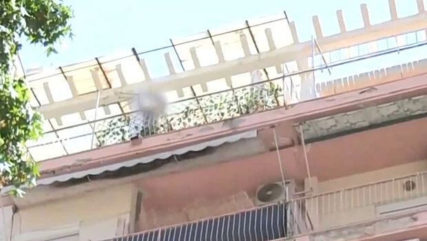 Συγκλονισμός στη θεσσαλονίκη: 5χρονος μόνος στο σπίτι πετούσε αντικείμενα από τον 6ο όροφο