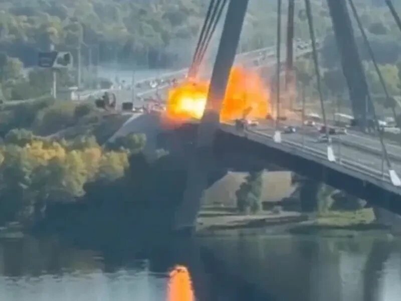 Ουκρανία: ρωσική επίθεση με drones με στόχο τη βόρεια γέφυρα την στιγμή που ο μερτς επισκέπτεται το κίεβο