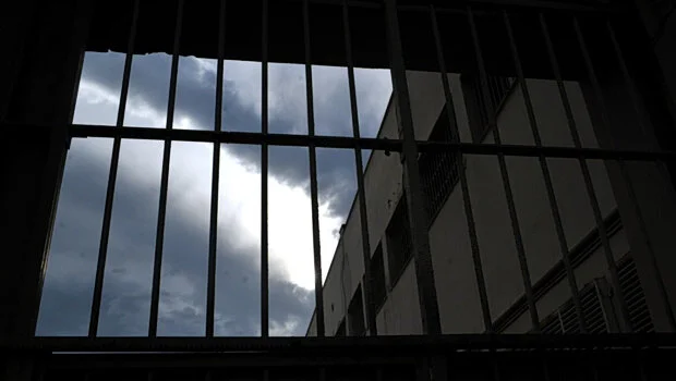 Φυλάκιση 90χρονης για ξέπλυμα χρημάτων από εμπόριο ναρκωτικών που έκανε ο γιος της
