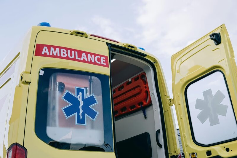 Συμφορά: νεκρή 30χρονη οδηγός μηχανής - εγκλωβίστηκε κάτω από τις ρόδες ι.χ.