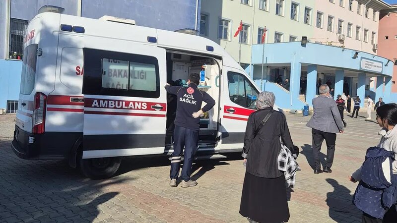 Συναγερμός στην τουρκία: 15χρονη μαχαίρωσε επτά συμμαθητές της έξω από σχολείο - οι τρεις σε σοβαρή κατάσταση