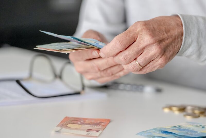 Συνταξιούχοι: δουλειά μετά τη σύνταξη με μπόνους έως 120 ευρώ