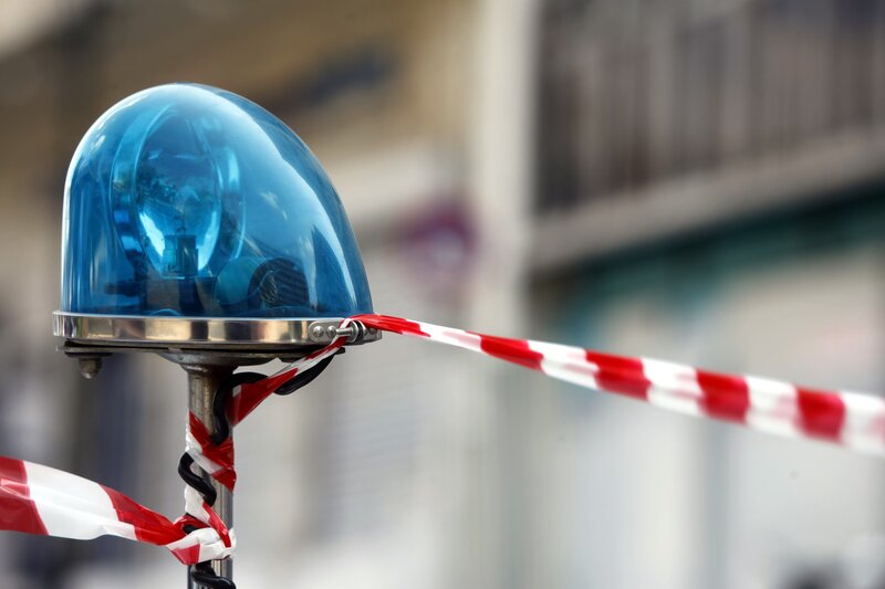 Δύο νεκροί έξω από πολυκατοικία στη νέα σμύρνη - φέρουν τραύματα από σφαίρα στο κεφάλι
