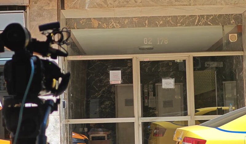 Κυψέλη: σε διαμέρισμα στη φυλής διέμενε το ζευγάρι πριν το airbnb - «φρίκη, βρωμιά και κλειστές πόρτες»