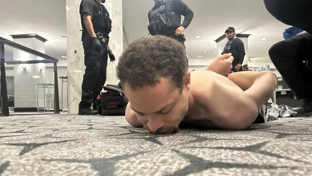 Πυροβολισμοί και χάος στο δείπνο ανταποκριτών του λευκού οίκου: ποιος είναι ο δράστης